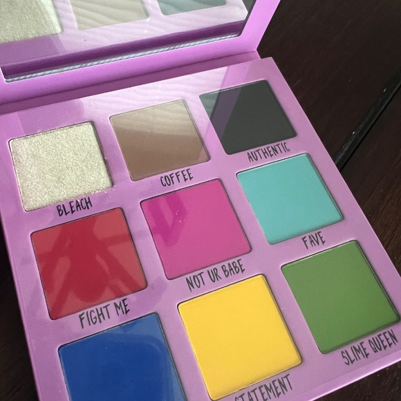 War Paint Eyeshadow Pallet by Evelina Forsell x CosMyFy - Picture 3 of 5
